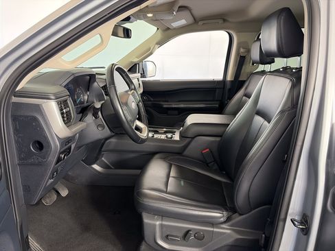 Used 2024 Ford Expedition XLT AWD/4WD image 6