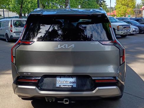 Used 2024 Kia EV9 Land AWD/4WD image 5