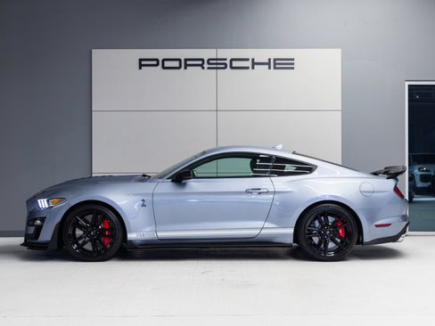 Used 2022 Ford Mustang Shelby GT500 w/ Technology Package RWD image 2