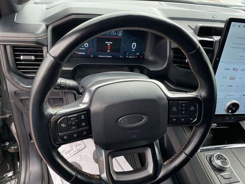Used 2022 Ford Expedition Platinum image 11