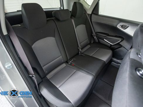 Used 2025 Kia Soul LX w/ LX Technology Package FWD image 37