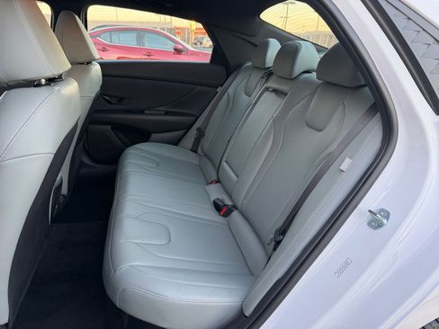 Used 2025 Hyundai Elantra Limited image 38