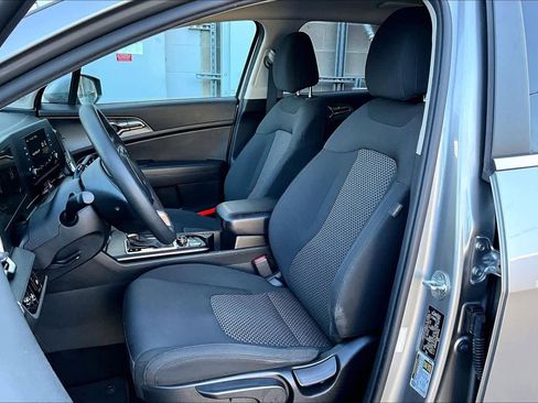 Used 2023 Kia Sportage LX image 8