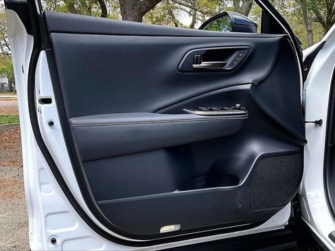 Used 2025 Toyota Crown Signia w/ Advanced Technology Package image 17