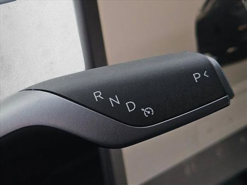 Used 2025 Tesla Model Y Long Range AWD/4WD image 11