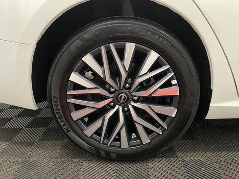 Used 2025 Nissan Altima 2.5 SV FWD image 16