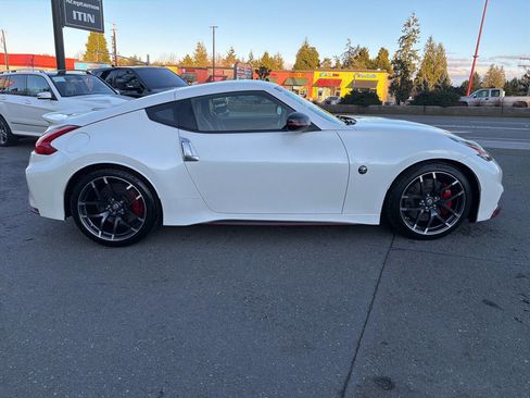 Used 2017 Nissan 370Z NISMO image 9
