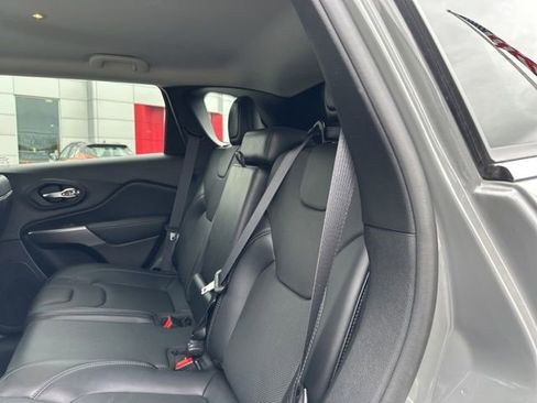 Used 2021 Jeep Cherokee Latitude Lux w/ Comfort/Convenience Group AWD/4WD image 13