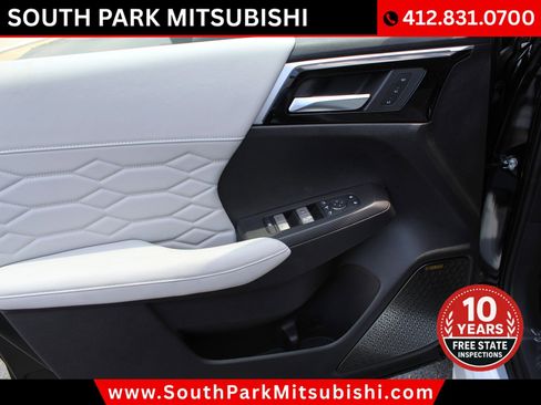 New 2025 Mitsubishi Outlander AWD image 16