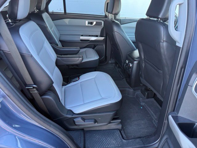 Used 2021 Ford Explorer XLT w/ Equipment Group 202A AWD/4WD image 18