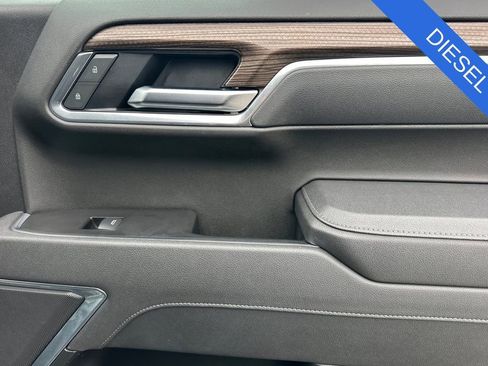 Used 2025 Chevrolet Silverado 1500 LT Trail Boss w/ LPO, Dark Essentials Package AWD/4WD image 18