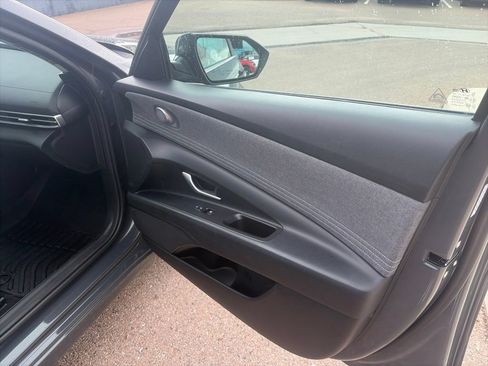 Used 2023 Hyundai Elantra Limited FWD image 12