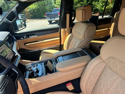New 2026 Jeep Grand Wagoneer Summit AWD/4WD image 20