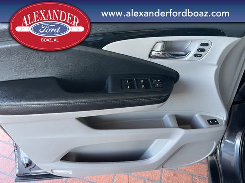 Used 2016 Honda Pilot Touring image 9