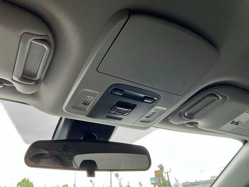 Used 2022 Toyota Camry SE w/ Carpet Mat Package (TMS) FWD image 15