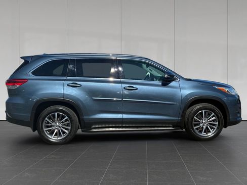 Used 2019 Toyota Highlander XLE AWD/4WD image 6