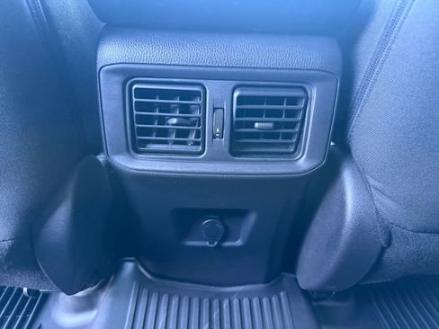 Used 2022 Toyota RAV4 LE AWD/4WD image 12