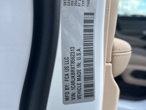 New 2026 Jeep Grand Cherokee L Limited w/ Limited Altitude Package AWD/4WD image 35
