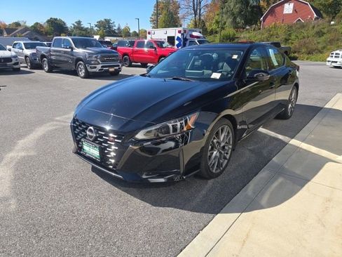 Used 2023 Nissan Altima 2.0 SR image 3