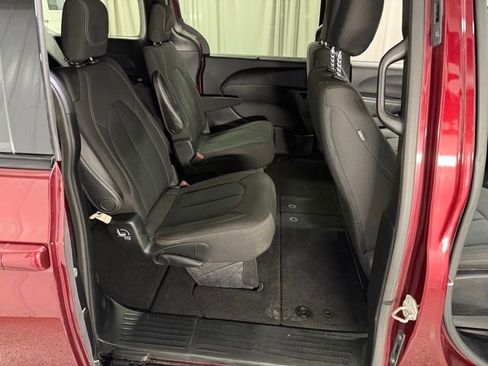 Used 2018 Chrysler Pacifica Touring Plus w/ S Appearance Package FWD image 8