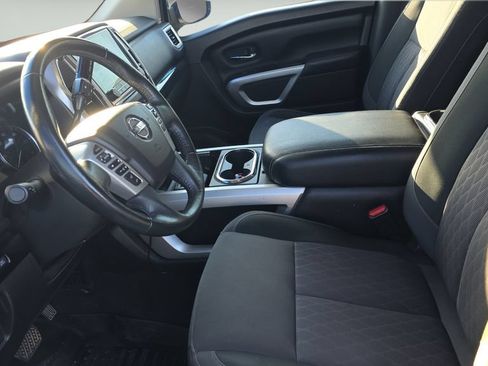 Used 2021 Nissan Titan SV w/ SV Convenience Package AWD/4WD image 14