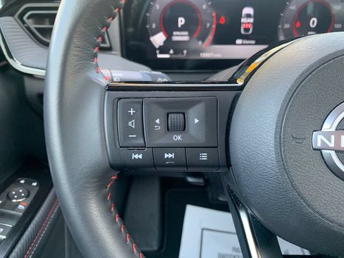 Used 2025 Nissan Kicks SR FWD image 12