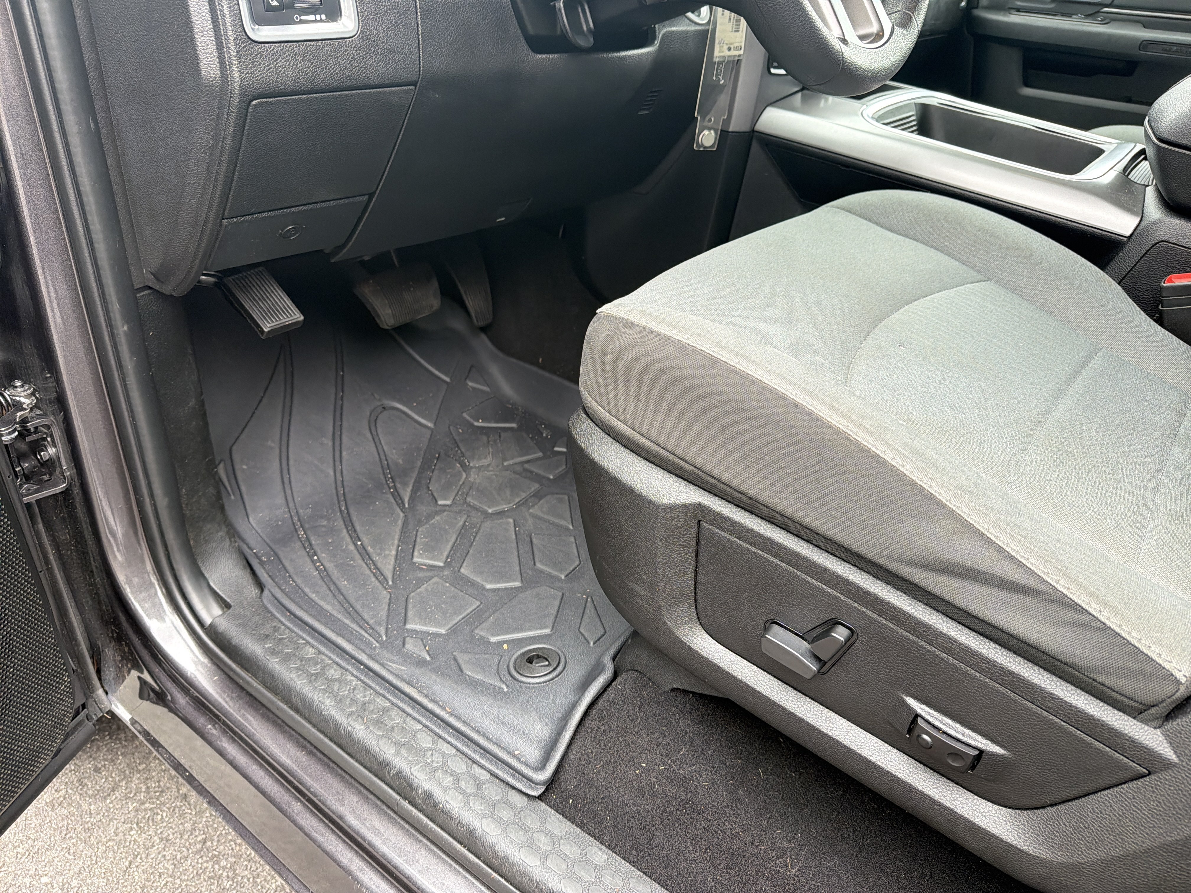 Used 2023 RAM 1500 Classic SLT w/ Trailer & Traction Group AWD/4WD image 17