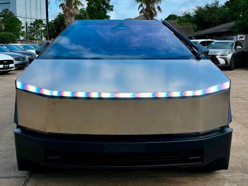 Used 2025 Tesla Cybertruck AWD Crew Cab image 2