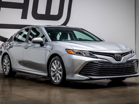 Used 2018 Toyota Camry LE image 24
