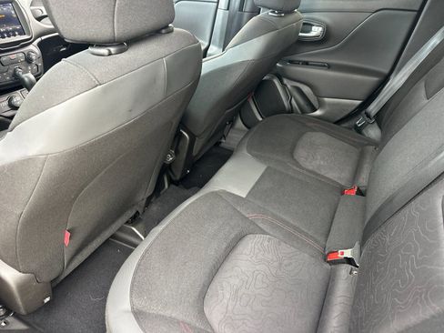 Used 2023 Jeep Renegade Trailhawk w/ Trailer Tow Group image 11