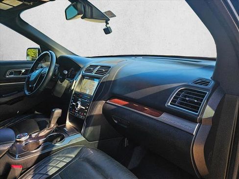 Used 2018 Ford Explorer Platinum image 19