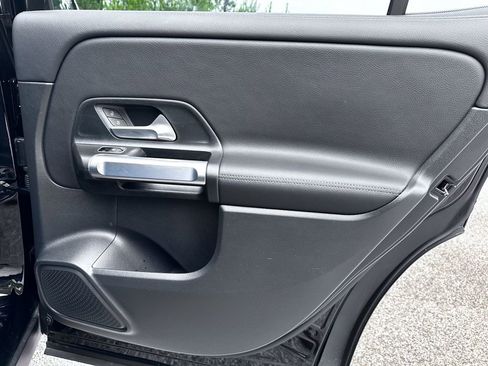 Used 2025 Mercedes-Benz GLB 250 4MATIC image 31