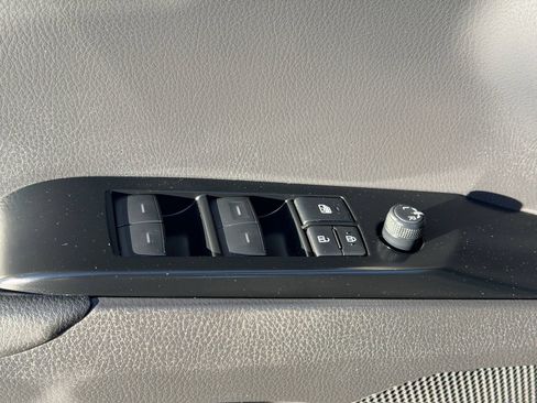 Used 2025 Toyota Camry SE w/ Convenience Package FWD image 17
