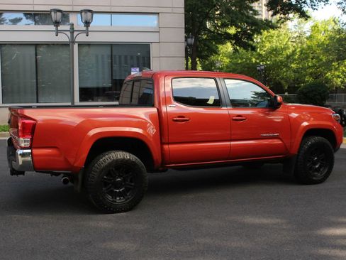 Used 2016 Toyota Tacoma SR5 w/ SR5 Appearance Package (SN) AWD/4WD image 7