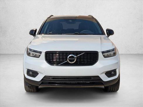 Used 2022 Volvo XC40 T4 R-Design w/ Protection Package Premier image 2