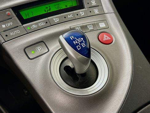 Used 2015 Toyota Prius Four image 25