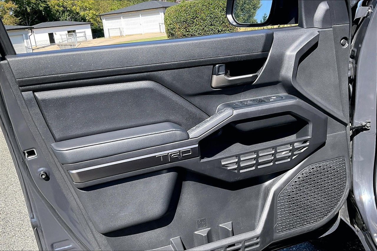 Used 2025 Toyota Tacoma TRD Off-Road AWD/4WD image 27