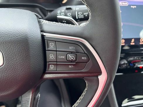 Used 2023 Jeep Grand Cherokee L Limited w/ Black Appearance Package image 14