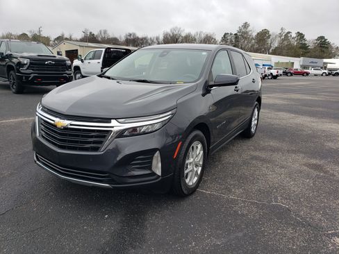 Used 2022 Chevrolet Equinox LT w/ Driver Convenience Package image 2
