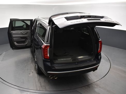 Used 2023 GMC Yukon XL Denali w/ Denali Reserve Package image 27