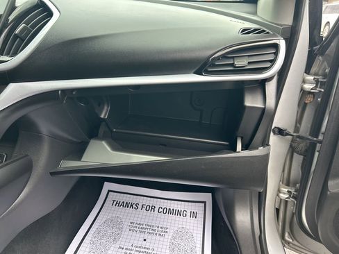 Used 2018 Chevrolet Volt LT w/ Comfort Package image 40