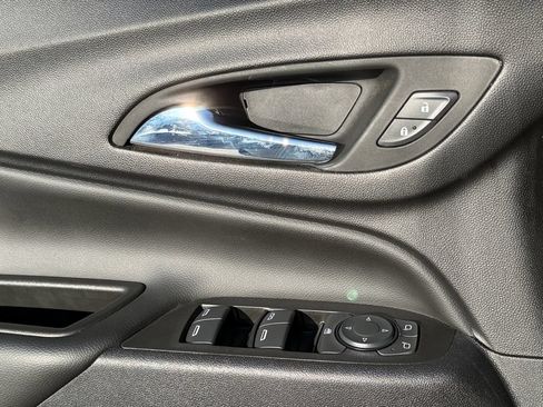 Used 2023 Chevrolet Equinox LT FWD image 11