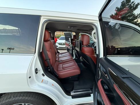 Used 2017 Lexus LX 570 4WD image 18