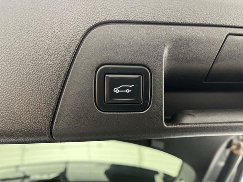 Used 2023 Buick Envision Avenir AWD/4WD image 33