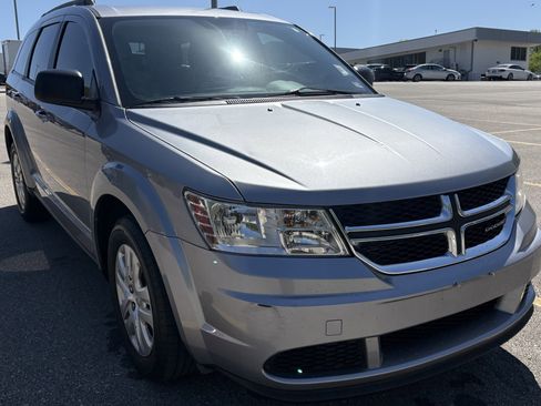 Used 2017 Dodge Journey SE image 2