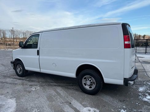 Used 2017 Chevrolet Express 3500 image 5
