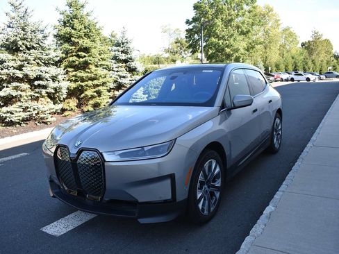 Used 2024 BMW iX xDrive50 w/ Premium Package AWD/4WD image 3