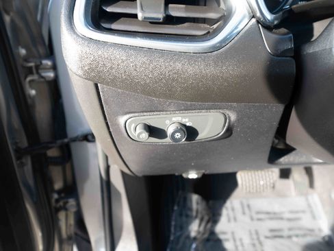 Used 2019 Chevrolet Equinox LT image 11