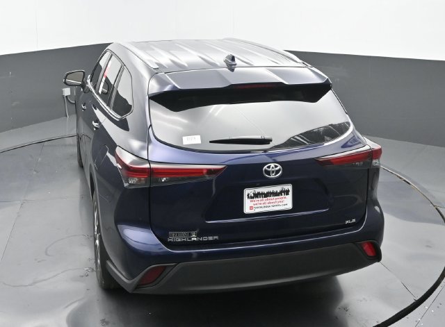 Used 2025 Toyota Highlander XLE FWD image 31