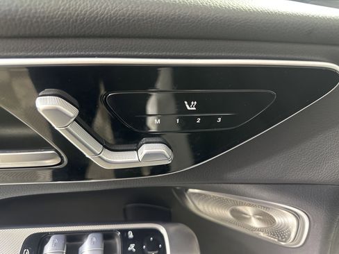Used 2025 Mercedes-Benz GLC 300 4MATIC image 10